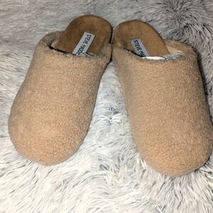Steve Madden Vessel Plush Clog Slip On's. Size 5M. NWOB
